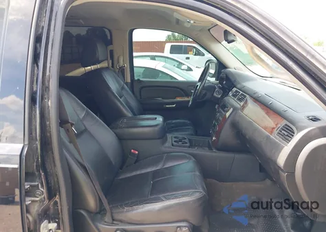 2008 Chevrolet Suburban 1500 Lt z USA, uszkodzony, nr VIN 3GNFC16068G165063